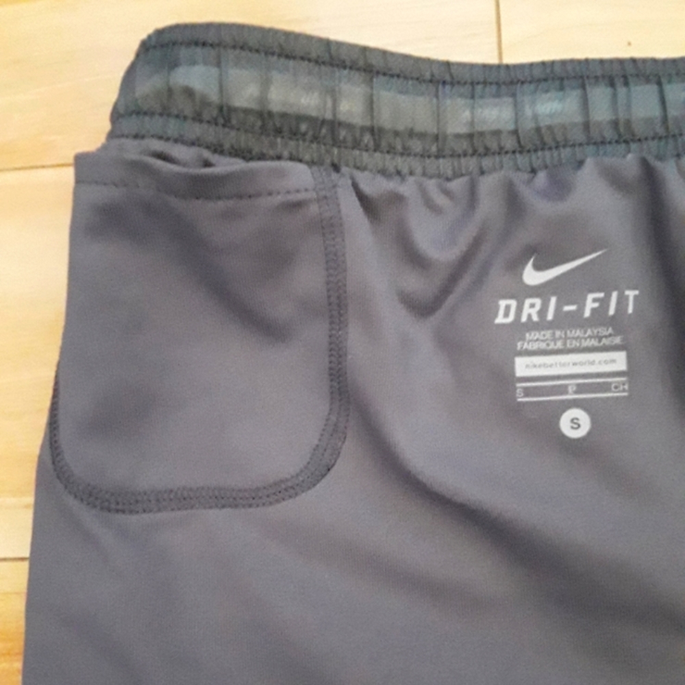 NIKE RUNNING DRI-FIT GRAY SHORT - Picture 9 of 11